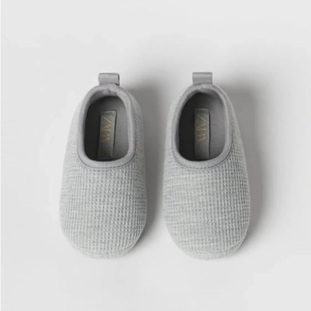 Zara Baby Gray Monochrome House Slippers - Size 24-25 (US size 8-9) NWT